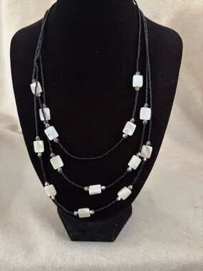 Vintage Layered Black and White Mother-of-Pearl Bead Necklace - Women Jewelry